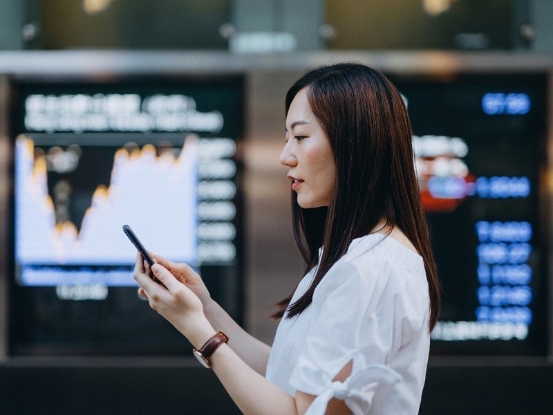 Women using her cell phone at her work station